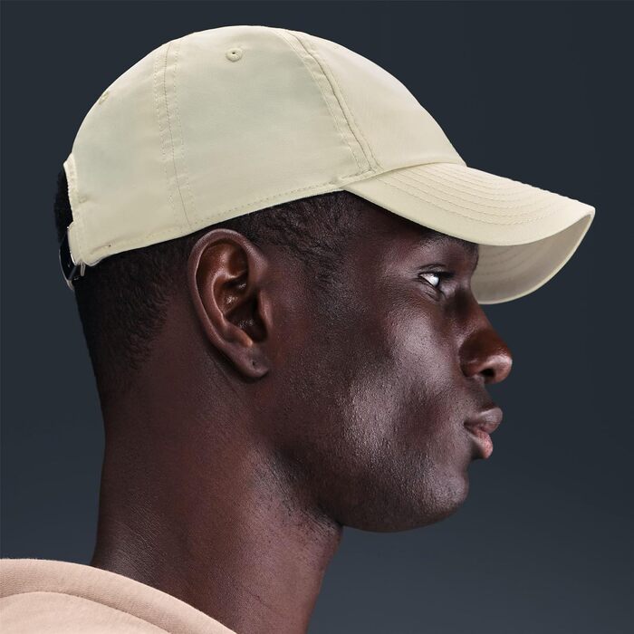 Кепка Nike Meta Swoosh H86 біла з металевим сріблом (розмір S-M, колір Lt Khaki/Sail)