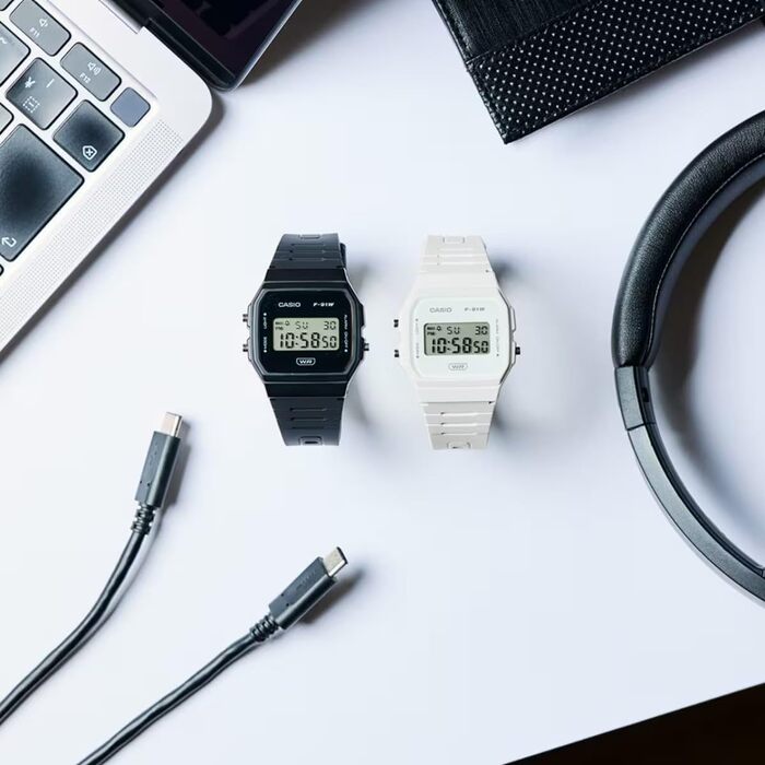 Чоловічий класичний цифровий годинник Casio F-91WB-7AEF білого кольору