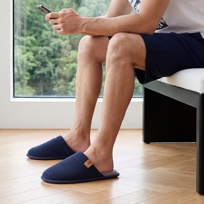 Чоловічі домашні капці VeraCosy з вельвету та ефектом пам'яті Memory Foam, дихаючі та м'які, темно-сині (розмір 42/43 EU)