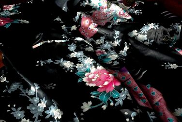 Чоловічий халат CCcollections з шовку сатину з принтом павича, V-подібний виріз та 3/4 рукава (універсальний розмір, чорний)