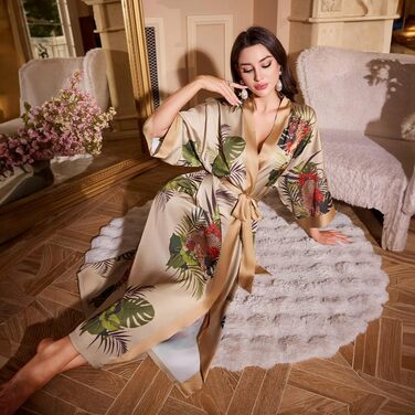 Домашній халат-кімоно з атласу, довгий, з квітковим принтом. Ідеальний для вечірки, весілля або спа-процедур. Розмір універсальний, колір: шампань, принт: тропічний джунглі