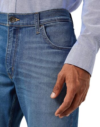 Чоловічі джинси Wrangler Foundation Regular Tapered Fit, колір Jagged, розмір 32W/32L Boone