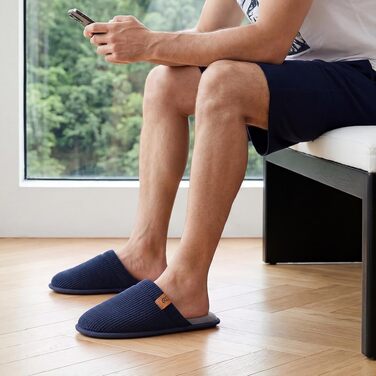 Чоловічі домашні капці VeraCosy з вельвету та ефектом пам'яті Memory Foam, дихаючі та м'які, темно-сині (розмір 42/43 EU)
