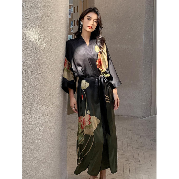 Жіночий халат-кімоно з довгим рукавом з атласу, квітковий принт, чорний градієнт - Lotus