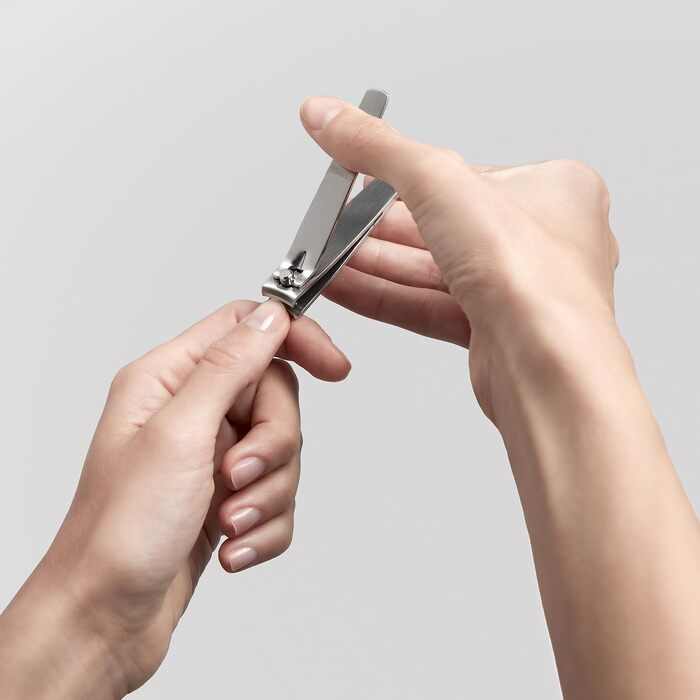 Кусачки для нігтів Zwilling Premium, гіпоалергенні, з вигнутим лезом та підсиленим важелем, сріблясті, 85 мм