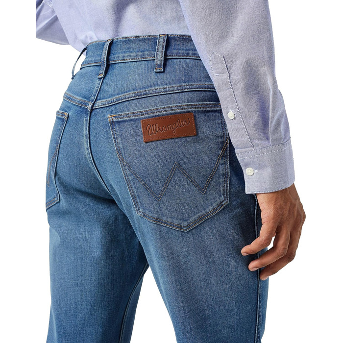 Чоловічі джинси Wrangler Foundation Regular Tapered Fit, колір Jagged, розмір 32W/32L Boone